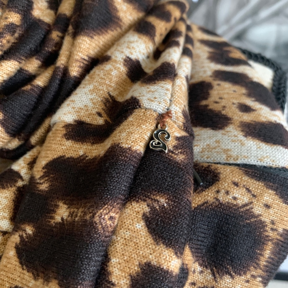 Leopard Infinity Scarf  2 Chic - Picture 4 of 9
